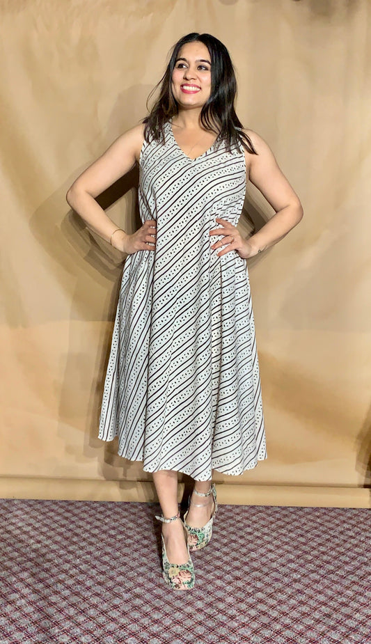 The whispered lines Circular Dress